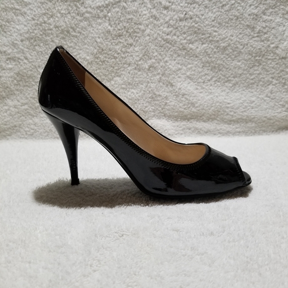 Prada black patent leather open toe shoes - Picture 3 of 8